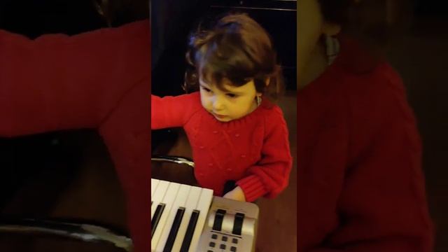 My 2 year old Niece doing the Bitch lasagna смотреть онлайн