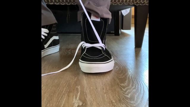 Vans Sk8 Hi + lace up and on foot смотреть онлайн
