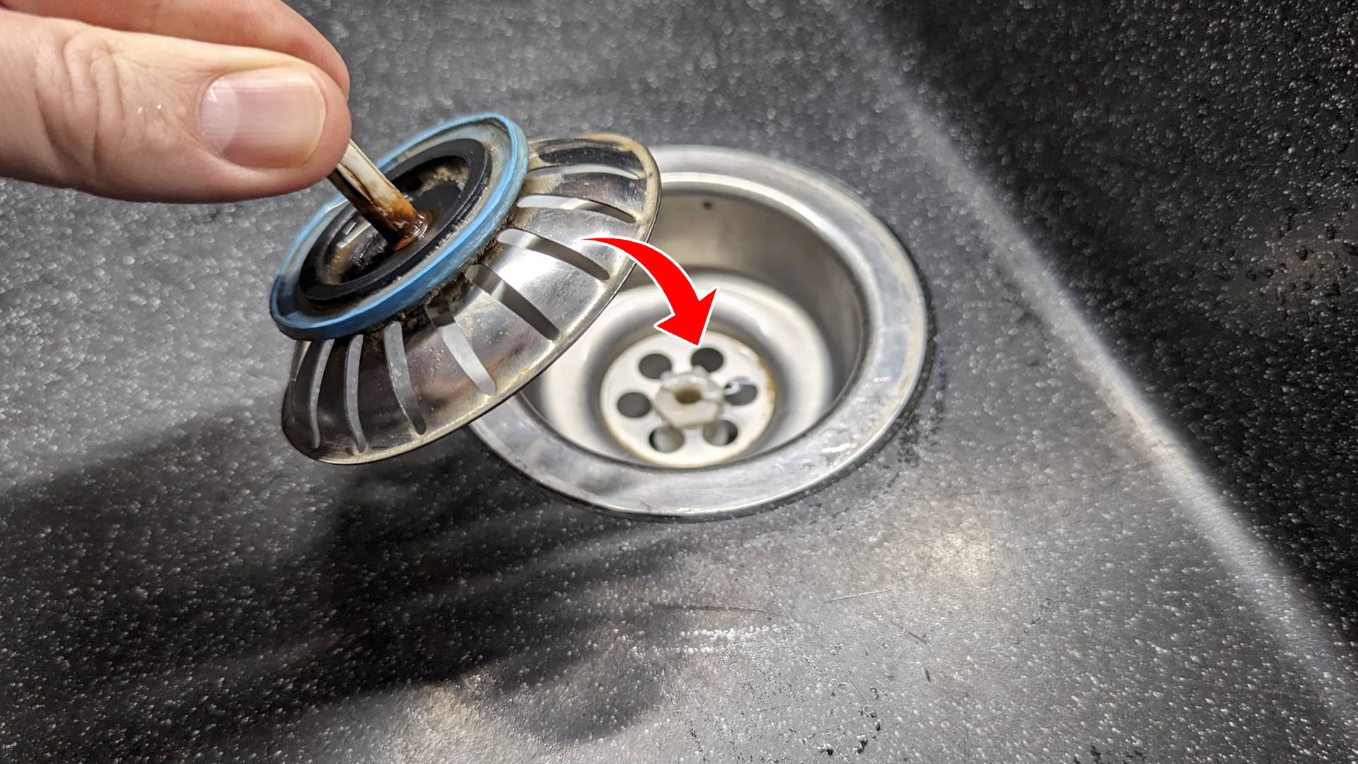Сантехник поделился секретом! Как легко и быстро устранить засор в раковине смотреть онлайн