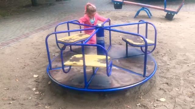 Дождик нам ни по чем! Идем за покупками и на площадку. ВЛОГ walking in a rainy day смотреть онлайн