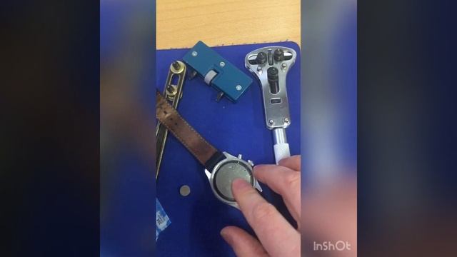 Replacing The Battery In A Watch JUNKERS /  Замена батарейки в наручных часах JUNKERS