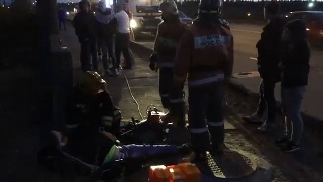 Как спасатели вытаскивали молодого человека из моста в Петрозаводске 4 смотреть онлайн