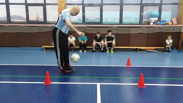 25.⚽Футбольный⚽Фристайл⚽ Салехард "Центр культуры и спорта "Геолог" 25-е занятие 18 декабря 2021г🔥↩ смотреть онлайн