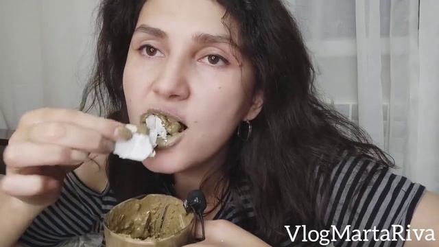Marta Riva! Mukbang! Premium With Cream🤤