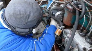 Запускаем старый экскаватор! Чистим от снега двор!