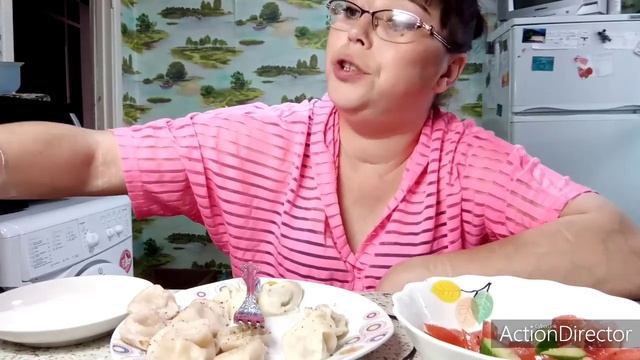 MUKBANG | Пельмени и вареники со сметаной | овощи и лук* Dumplings with sour cream, vegetables смотреть онлайн