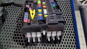 ●Не работает кондиционер ● Omoda S5 ● Замена блока предохранителей ● Сгорело реле компрессора