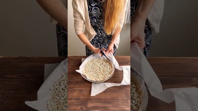 How to bake a pie crust using white beans смотреть онлайн