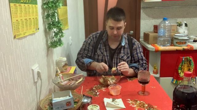 ЖАРЕНАЯ КУРИЦА ИКОРНЫЙ СОУС ИТАЛЬЯ ПАСТА Тёмная башня и Сначала читаю, потом Смотрю МУКБАНГ MUKBANG смотреть онлайн