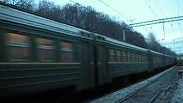 Электропоезд ЭР2Т-7186 платформа Переделкино смотреть онлайн