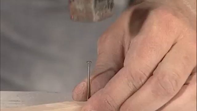 Клавесин ручной работы. Струны и клавиши объединены для создания этого инструмента шаг за шагом.