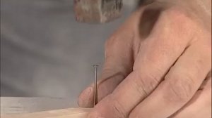 Клавесин ручной работы. Струны и клавиши объединены для создания этого инструмента шаг за шагом.