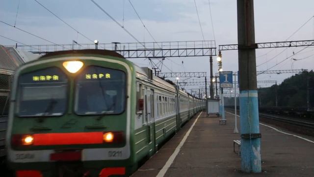 Электропоезд ЭД4М-0211 станция Бекасово-1 смотреть онлайн
