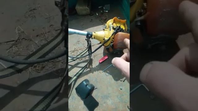 Поломалась бензокоса, ищем причину поломки смотреть онлайн