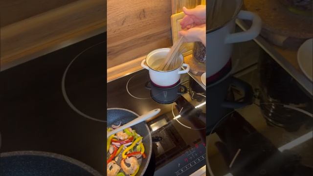 Вок с креветками 🦐 за 10 минут #гречневаялапша #креветки #азиатскийвок смотреть онлайн