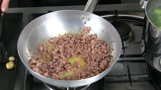 Pasta con broccoli e salsiccia – Facile, Veloce e gustosa – Primi piatti смотреть онлайн