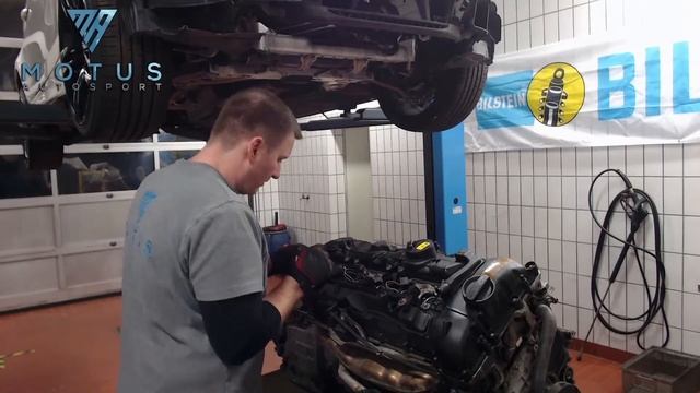 Motus Autosport Stream #2 BMW 135i / N55 Motor zerlegen Teil #1 смотреть онлайн