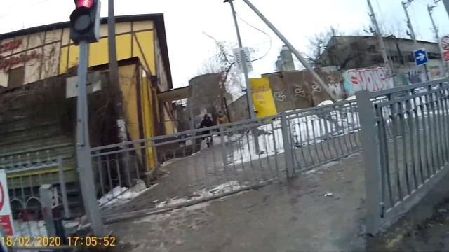 Саратов Понастроили загонов УРОДЫ ВОНЮЧИИ и не чистят их от льда и снега всю зиму смотреть онлайн