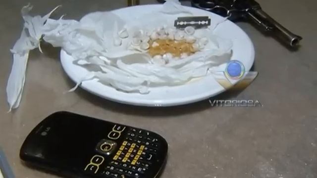 Homem é preso com arma e 84 pedras de crack смотреть онлайн
