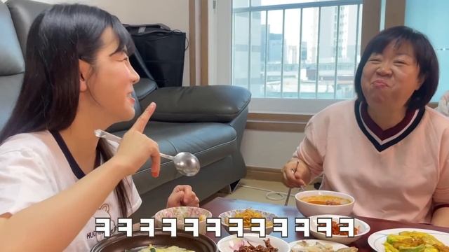 '아니..엄마 간단히 먹자며...' 그래, 간단히 삼겹살ㅋㅋㅋ먹방유튜버의 흔한 엄마표 아침밥상ㅋㅋㅋ🤣🤣행복한 우리집
