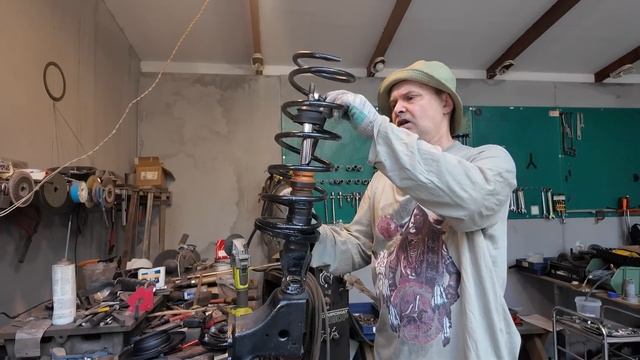 Лаура 2 на колёсах! Один шаг до выезда! смотреть онлайн