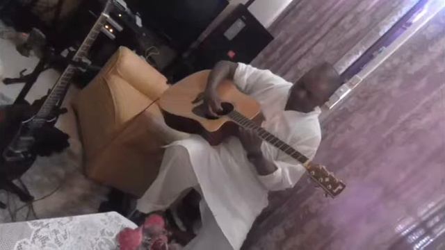 TAMALLY  MAAK ACOUSTIC COVER BY HARIFF