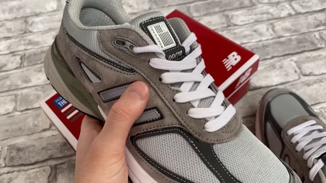 New Balance 990 V4