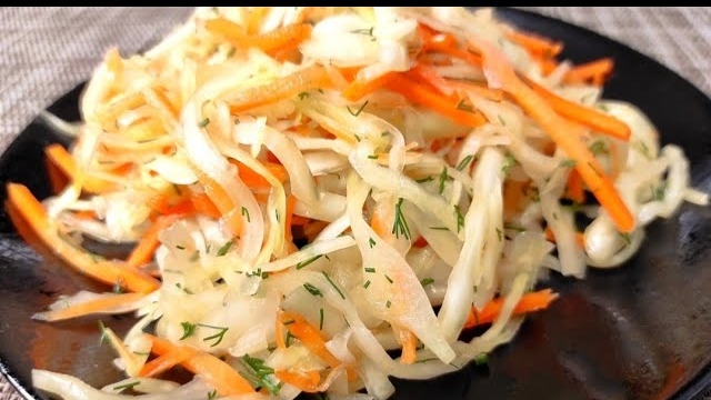Салат из свежей капусты и моркови как в столовой. Очень простой рецепт. смотреть онлайн