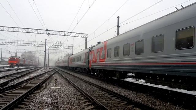 Электровоз ЧС6-017 с составом поезда «Смена» смотреть онлайн
