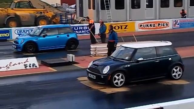 MINI vs MINI @ Santa Pod смотреть онлайн