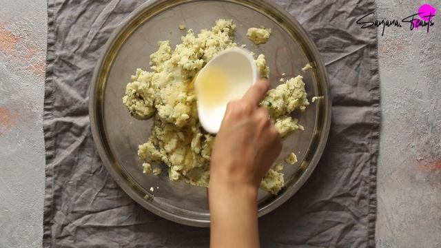 Garlic Butter Khichu (Papdi no Lot) - Famous Gujarati Snack - Indian Recipe смотреть онлайн