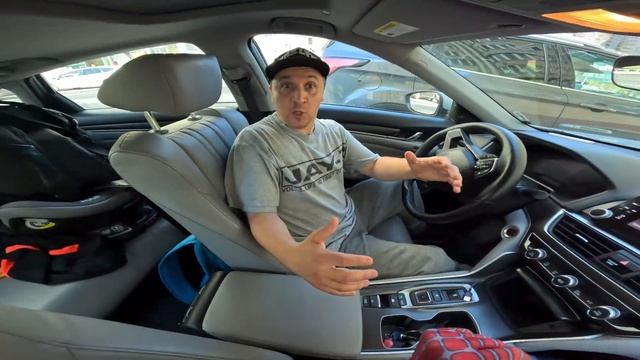 THIS CRAZY GIRL AND HER MOM WANTS SPIDER-MAN TO BE HER BOYFRIEND (Romantic Love ParkourPOV Comedy)