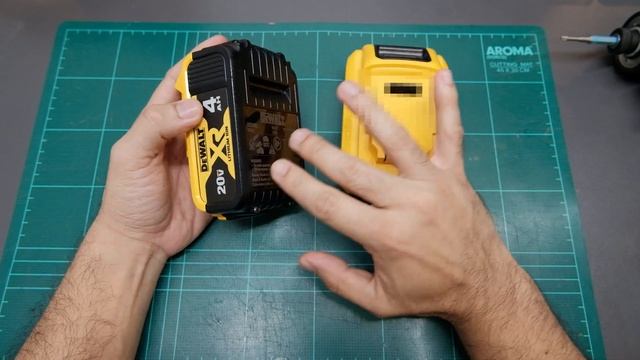 Battery DeWalt 20V 4Ah DCB182 และ DCB 240 ต่างกันยังไง смотреть онлайн