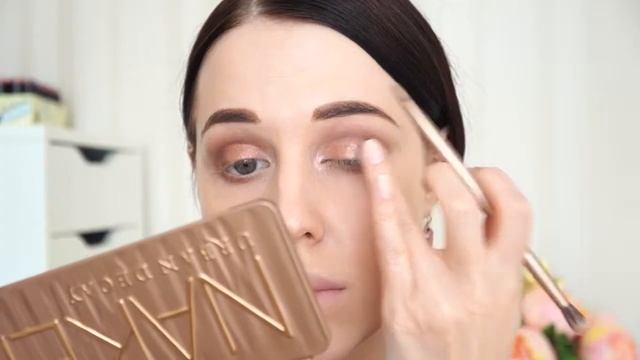 Минутный инста-макияж с косметикой URBAN DECAY смотреть онлайн