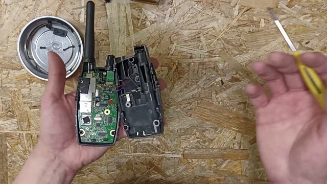 Midland G7 XTR: Disassembly and power modifications for extra range [jumpers cut] смотреть онлайн