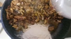 ЖУЛЬЕН  ИЗ  СВИНИНЫ,  С  ГРИБАМИ. Очень вкусно.