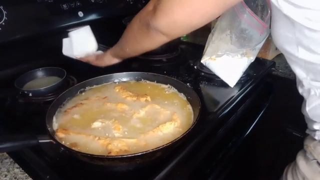 Fried Salmon Strips and Avocado Burger!!! смотреть онлайн