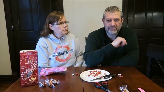 Skittles Love Mix & Lindt Lindor Red Velvet White Chocolate Truffles Review смотреть онлайн
