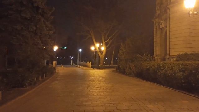 Walking/Castle made of CARDBOARD in Budapest смотреть онлайн
