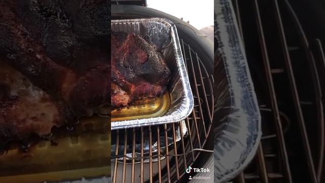 Pulled pork on the Kamado #kamadojoe #bbq #pulledpork #porkbutt #kamado смотреть онлайн