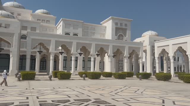 Президентский дворец в Абу-Даби. Из цикла «Восьмидневное турне по Эмиратам». смотреть онлайн
