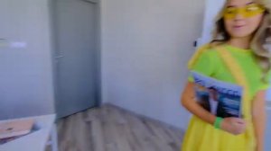 Новенький В Школе!  В Чью Компанию Он Пойдет?