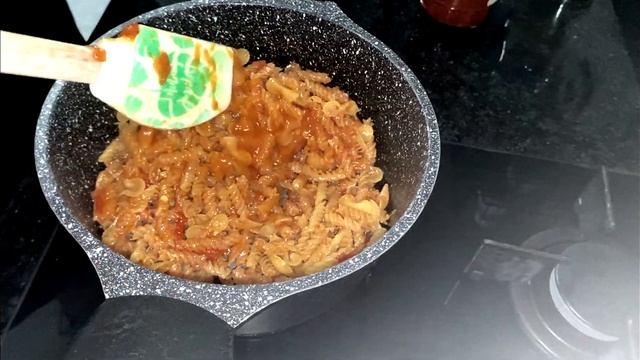 KEINE KOCHENDEN PASTA-REZEPTE MIT GEBACKENEN TOMATEN IN SEINER KÖSTLICHEN SAUCE смотреть онлайн