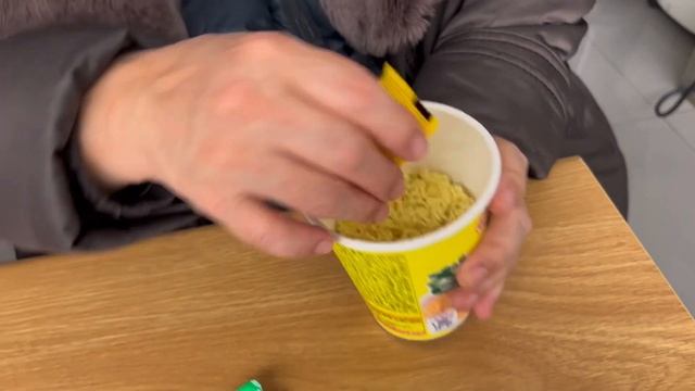 Сон или Рамен?Едим рамен в 2 часа ночи.Круглосуточный магазин смотреть онлайн