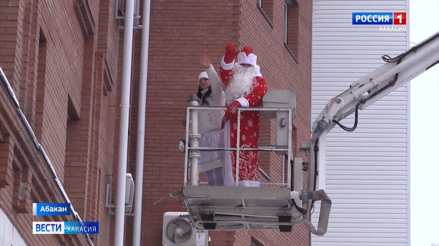 Дед Мороз со Снегурочкой – на пожарной машине смотреть онлайн