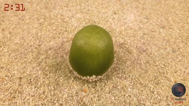 Ice Cube Melting Time Lapse Video in Motion [4K UHD] Таймлапс видео в движении.Тает лед смотреть онлайн