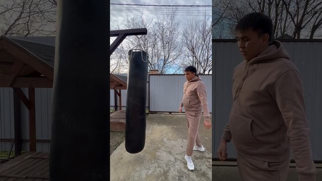 Сколько раз ударил по груше?