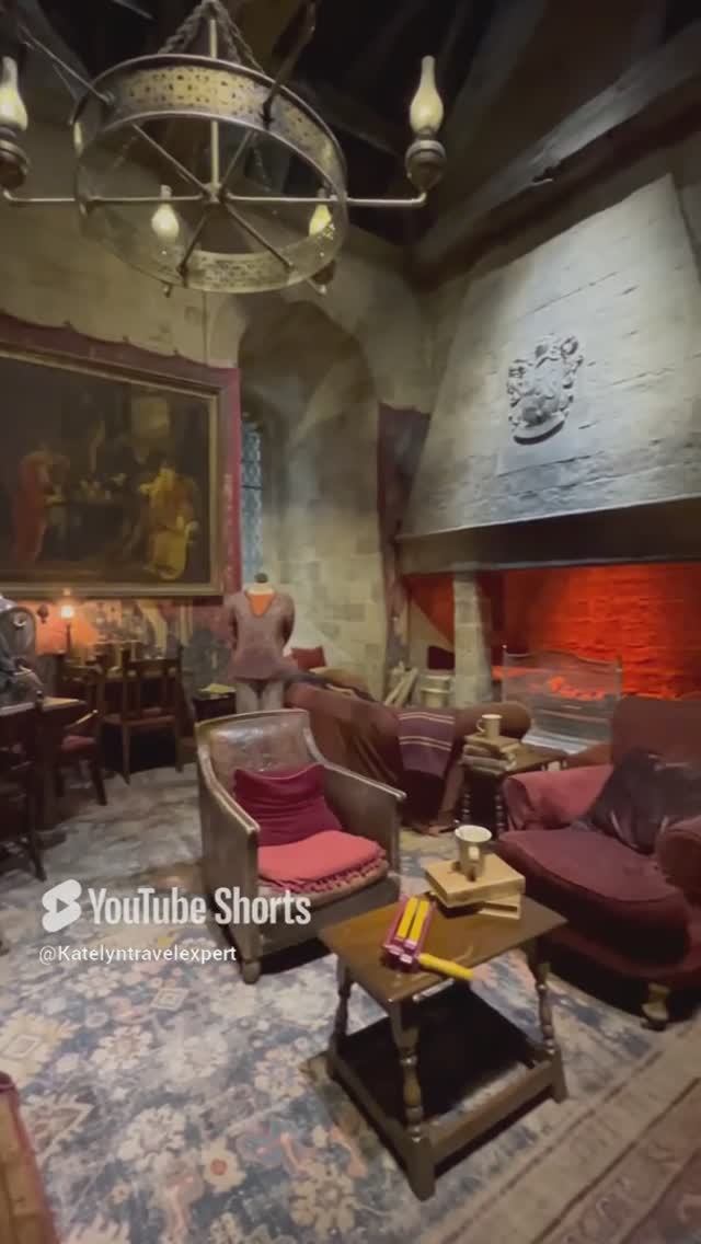 Гостиная Гриффиндор #гриффиндор#гаррипоттер#киностудия#кино#последамфильмагаррипоттер#хогвартсобзор смотреть онлайн