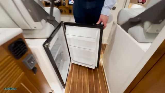 Catamaran with Dual-Sized Outboards: The Ultimate Power Play смотреть онлайн