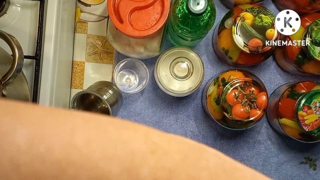 Мариновані помідори. Пряно-кисло-солодкий маринад.Красиво і смачно. Навіть маринад можна пити. смотреть онлайн